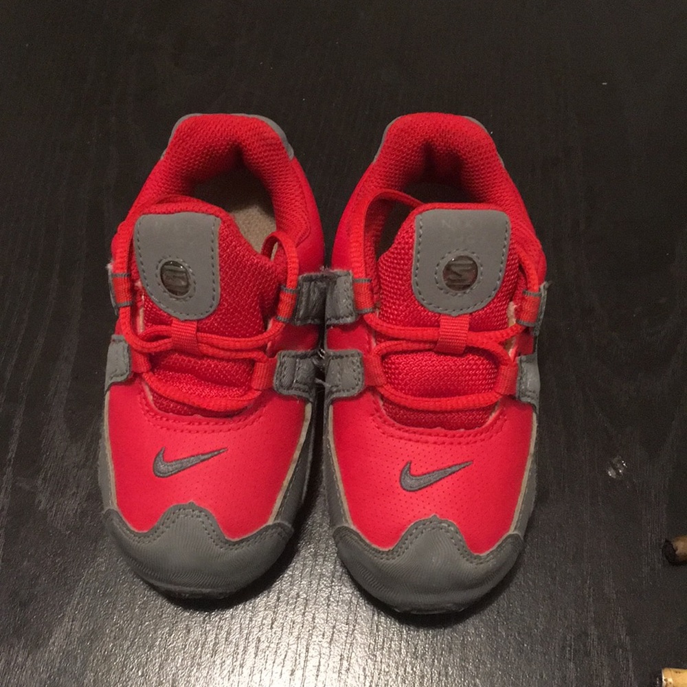 Kids Nike Shox Size 7c Gray and Red Sneakers